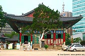 korea stock photography | Jogyesa Temple in Seoul, South Korea, Gyeonji-dong, Jongno-gu, Seoul, South Korea, Image ID KR-SEOUL-JOGYESA-0001. 