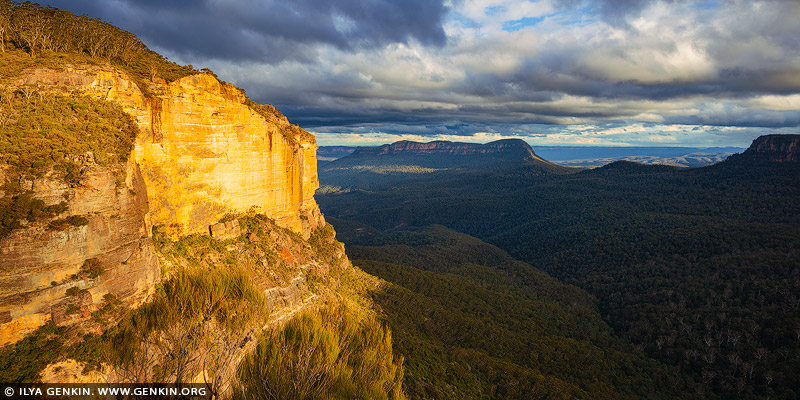 landscapes stock photography | Walls of Landslide Lookout, Mount Solitary and Jamison Valley at Sunset, Katoomba, Blue Mountains, NSW, Australia, Image ID AU-JAMISON-VALLEY-0002