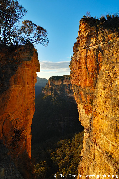 landscapes stock photography | Hanging Rock at Dawn, Baltzer Lookout, Blackheath, Blue Mountains, NSW, Australia, Image ID HANGING-ROCK-BLUE-MOUNTAINS-0004
