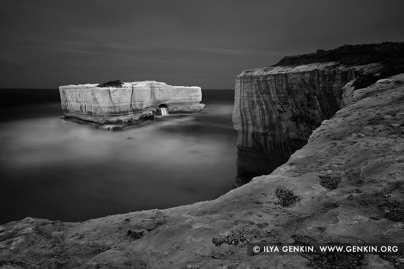 landscapes stock photography | The Bakers Oven in Black and White, The Twelve Apostles, Great Ocean Road, Port Campbell National Park, Victoria, Australia, Image ID APOST-0027