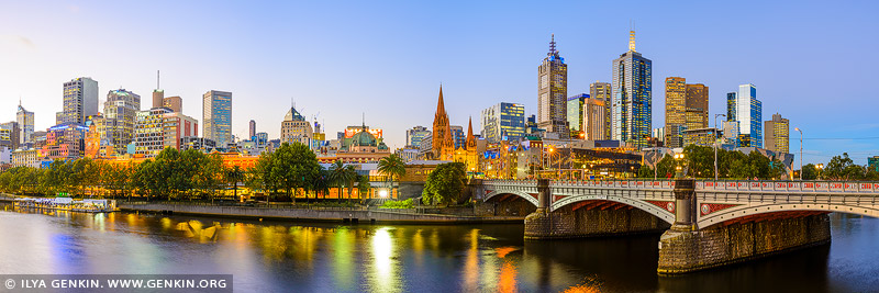 Melbourne, Princes Bridge and Flinders Street Station at Sunset, Southbank, Melbourne, Victoria, Australia