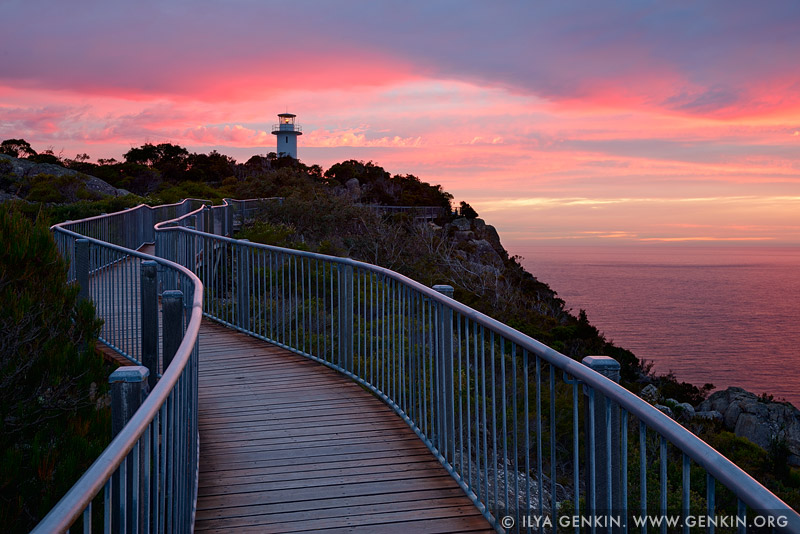 https://www.genkin.org/gallery/landscapes/beach-ocean-seascapes/tasmania-east-coast/tas-cape-tourville-lighthouse-0001.jpg