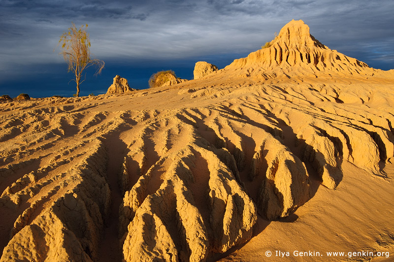 landscapes stock photography | Last Rays of Sun at The Walls of China, Mungo National Park, NSW, Australia, Image ID AU-MUNGO-0019